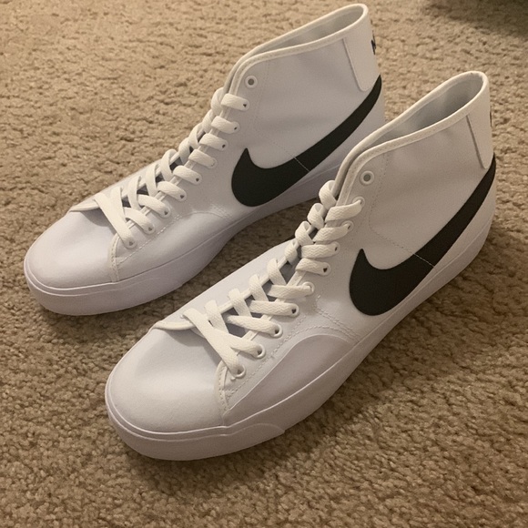 BRAND NEW Nike SB Blazer Court Mid - Picture 1 of 9